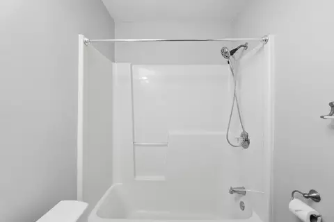 Bath - 7995 Wescott Ave, Fairborn, OH 45324 photo 3 of 4