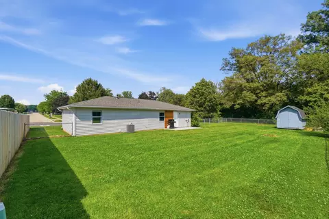 Exterior - 7995 Wescott Ave, Fairborn, OH 45324 photo 5 of 7