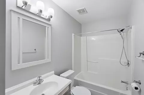 Bath - 7995 Wescott Ave, Fairborn, OH 45324 photo 2 of 4