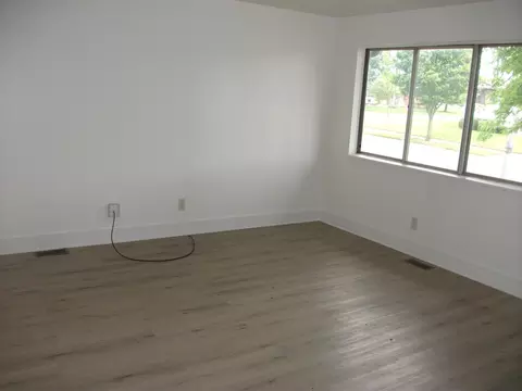 Living - 1611 Springmont Ave, Springfield, OH 45506 photo 3 of 3