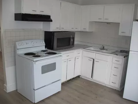Kitchen - 1611 Springmont Ave, Springfield, OH 45506 photo 1 of 1