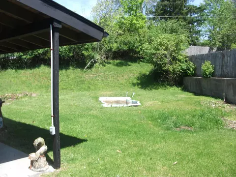 Exterior - 2020 Winding Trl, Springfield, OH 45503 photo 5 of 10