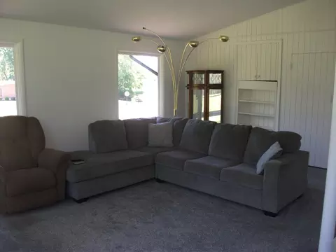 Living - 2020 Winding Trl, Springfield, OH 45503 photo 1 of 2