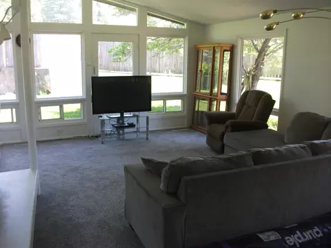 Living - 2020 Winding Trl, Springfield, OH 45503 photo 2 of 2