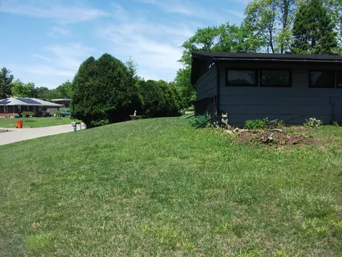 Exterior - 2020 Winding Trl, Springfield, OH 45503 photo 9 of 10