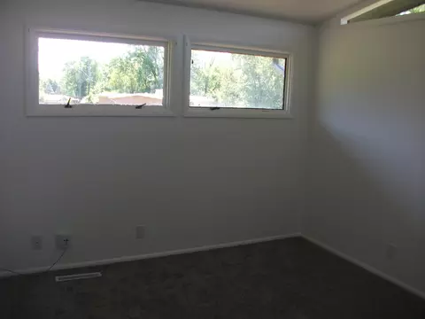 Bedroom - 2020 Winding Trl, Springfield, OH 45503 photo 2 of 3