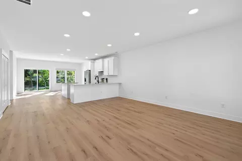 Living - 1766 Northpoint Ln, Springfield, OH 45503 photo 1 of 6