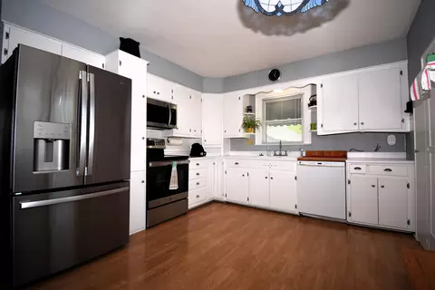 Kitchen - 3734 Lawrenceville Dr, Springfield, OH 45504 photo 2 of 2