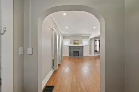 Entry Way - 617 E Mccreight Ave, Springfield, OH 45503 photo 2 of 6