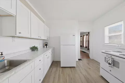 Entry Way - 617 E Mccreight Ave, Springfield, OH 45503 photo 3 of 6