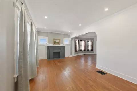 Living - 617 E Mccreight Ave, Springfield, OH 45503 photo 1 of 6