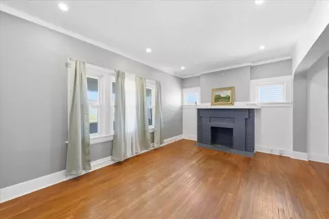 Living - 617 E Mccreight Ave, Springfield, OH 45503 photo 2 of 6