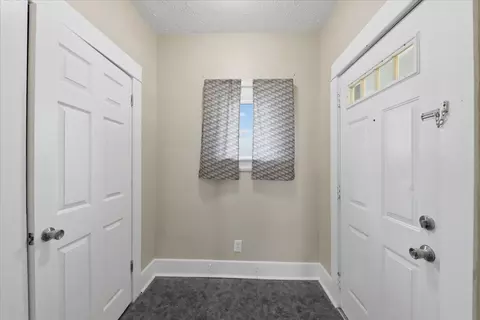 Entry Way - 617 E Mccreight Ave, Springfield, OH 45503 photo 1 of 6