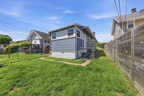Exterior - 617 E Mccreight Ave, Springfield, OH 45503 photo 6 of 9
