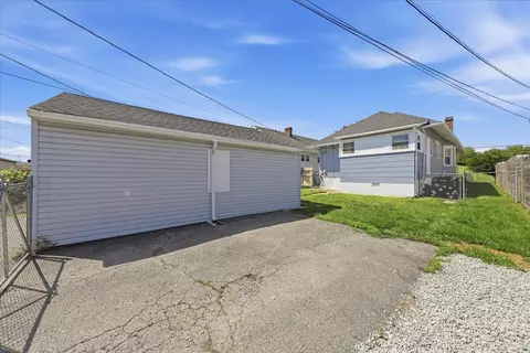 Exterior - 617 E Mccreight Ave, Springfield, OH 45503 photo 7 of 9