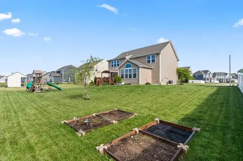 Exterior - 1148 Red Maple Dr, Troy, OH 45373 photo 15 of 16