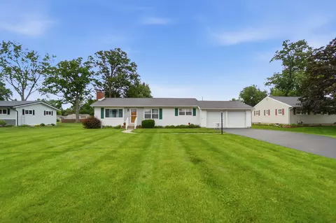402 Woodlawn Dr, Wapakoneta, OH 45895