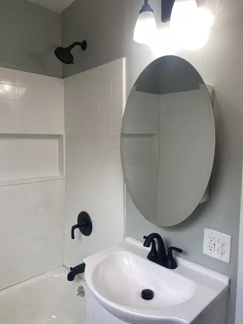 Bath - 1400 Innisfallen Ave, Springfield, OH 45506 photo 4 of 7