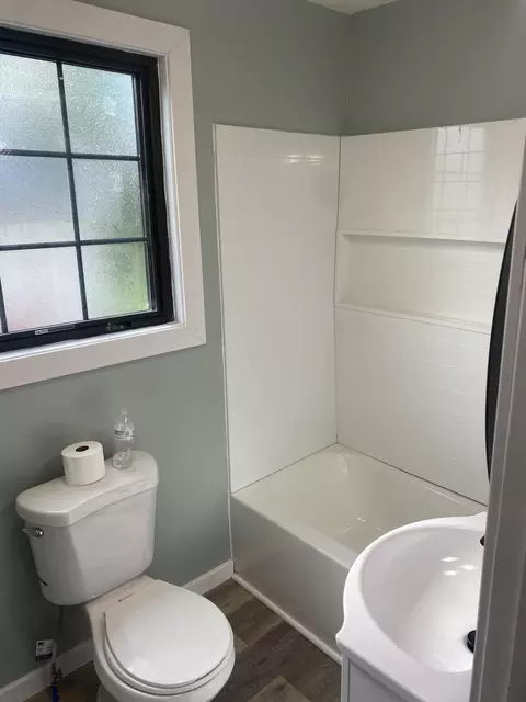 Bath - 1400 Innisfallen Ave, Springfield, OH 45506 photo 7 of 7