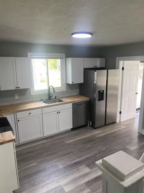 Kitchen - 1400 Innisfallen Ave, Springfield, OH 45506 photo 1 of 8