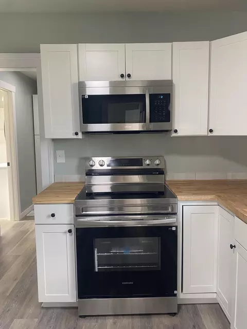 Kitchen - 1400 Innisfallen Ave, Springfield, OH 45506 photo 5 of 8