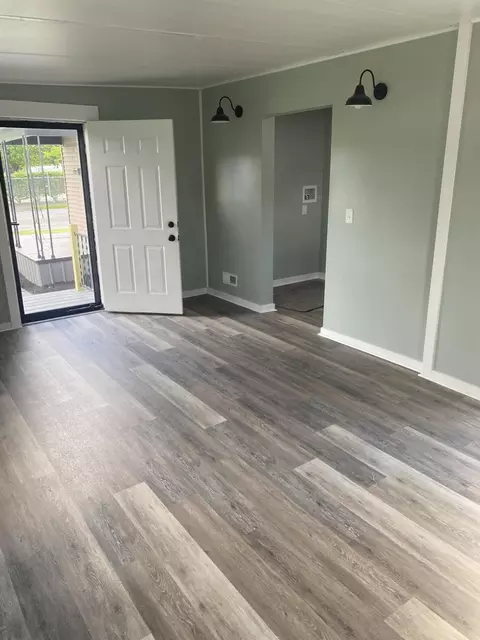 Living - 1400 Innisfallen Ave, Springfield, OH 45506 photo 1 of 1