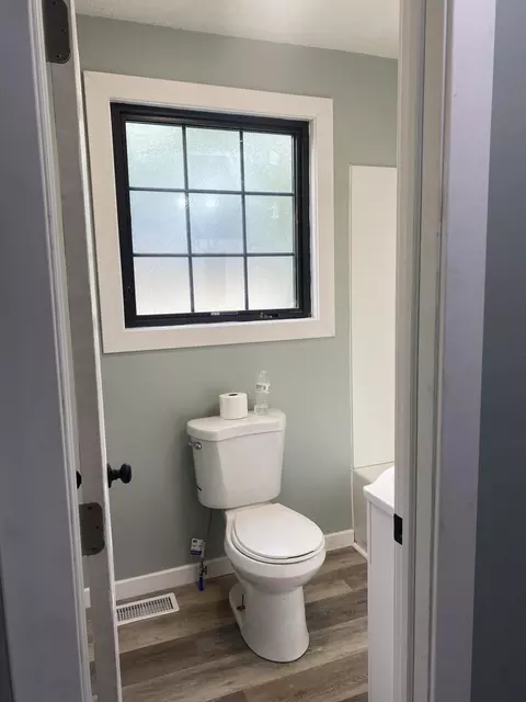 Bath - 1400 Innisfallen Ave, Springfield, OH 45506 photo 1 of 7