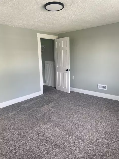 Bedroom - 1400 Innisfallen Ave, Springfield, OH 45506 photo 2 of 5