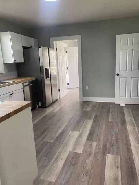 Entry Way - 1400 Innisfallen Ave, Springfield, OH 45506 photo 5 of 7