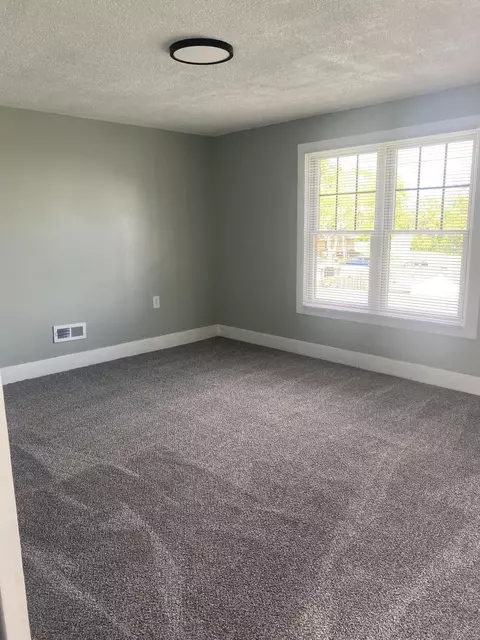 Bedroom - 1400 Innisfallen Ave, Springfield, OH 45506 photo 1 of 5