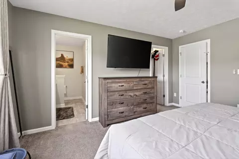 Bedroom - 5195 Burton Dr, Springfield, OH 45503 photo 3 of 7