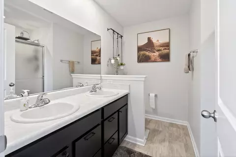 Bath - 5195 Burton Dr, Springfield, OH 45503 photo 2 of 5
