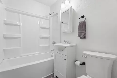 Bath - 1663-1665 Brentwood Dr, Springfield, OH 45503 photo 1 of 1