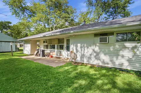 Exterior - 1663-1665 Brentwood Dr, Springfield, OH 45503 photo 9 of 11