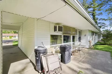 Exterior - 1663-1665 Brentwood Dr, Springfield, OH 45503 photo 10 of 11