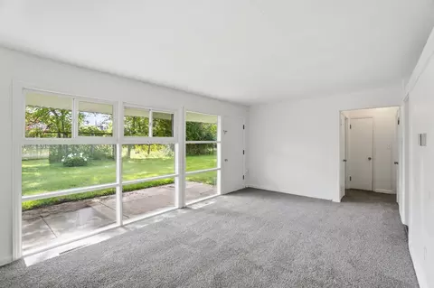 Living - 1663-1665 Brentwood Dr, Springfield, OH 45503 photo 4 of 6