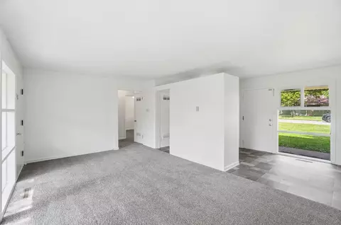 Living - 1663-1665 Brentwood Dr, Springfield, OH 45503 photo 3 of 6