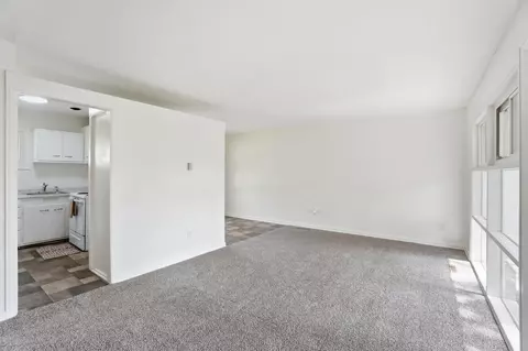 Living - 1663-1665 Brentwood Dr, Springfield, OH 45503 photo 1 of 6