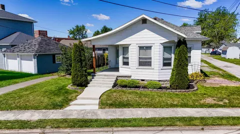 105 S Pine St, Wapakoneta, OH 45895