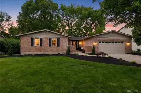 199 Finsbury Ln, Troy, OH 45373