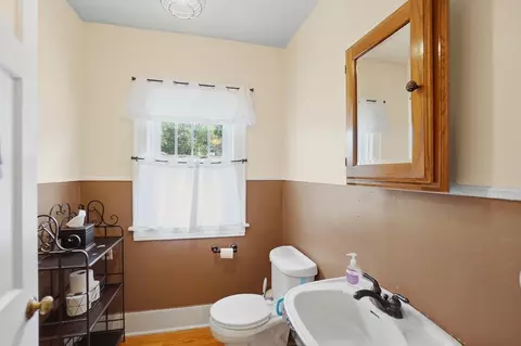 Bath - 146 N Kensington Pl, Springfield, OH 45504 photo 1 of 4