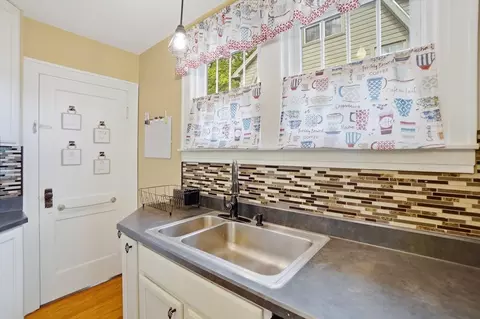 Kitchen - 146 N Kensington Pl, Springfield, OH 45504 photo 4 of 4
