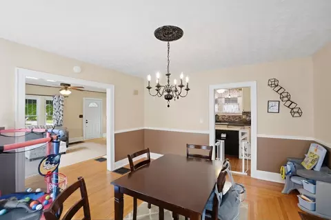 Dining - 146 N Kensington Pl, Springfield, OH 45504 photo 2 of 2