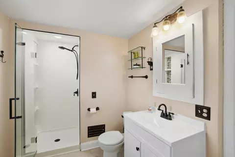 Bath - 146 N Kensington Pl, Springfield, OH 45504 photo 4 of 4