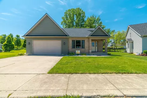 132 Village Green Dr, Sidney, OH 45365