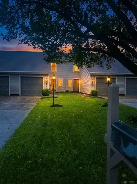 635 Kitrina Ave #B, Tipp City, OH 45371
