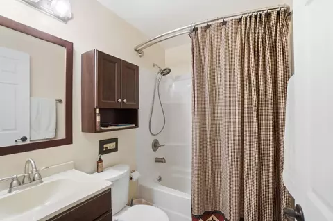 Bath - 4170 Johnson Rd, Springfield, OH 45502 photo 4 of 5