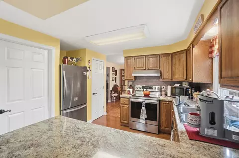 Kitchen - 4170 Johnson Rd, Springfield, OH 45502 photo 3 of 5