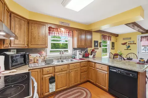 Kitchen - 4170 Johnson Rd, Springfield, OH 45502 photo 4 of 5