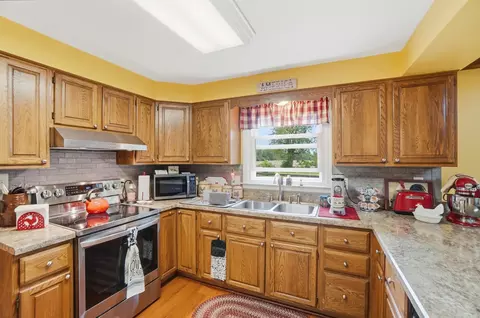 Kitchen - 4170 Johnson Rd, Springfield, OH 45502 photo 2 of 5